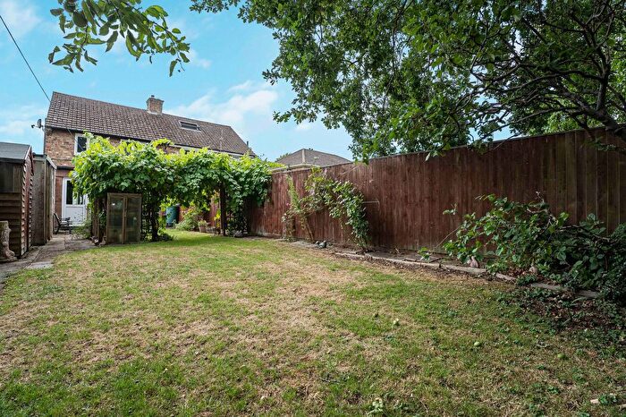 3 Bedroom Semi-Detached House For Sale In Cherwell Drive, Marston, OX3
