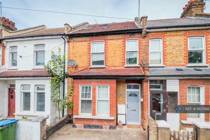 2 Bedroom Maisonette To Rent In Brookdene Road, London, SE18