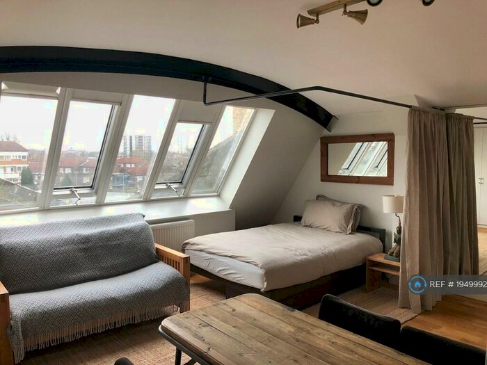 Studio To Rent In Broadway Market, London, E8