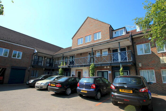 2 Bedroom Apartment To Rent In Tolworth, KT6