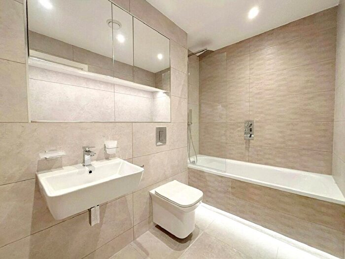 1 Bedroom Flat To Rent In Farnborough Road, Farnborough, Surrey, GU14