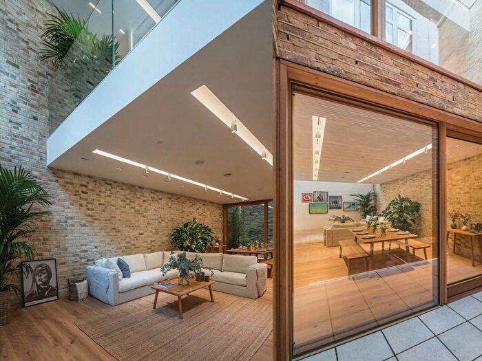 3 Bedroom Mews To Rent In Bingham Place, London, W1U