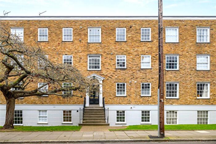 2 Bedroom Apartment For Sale In Compton Road, London, N1