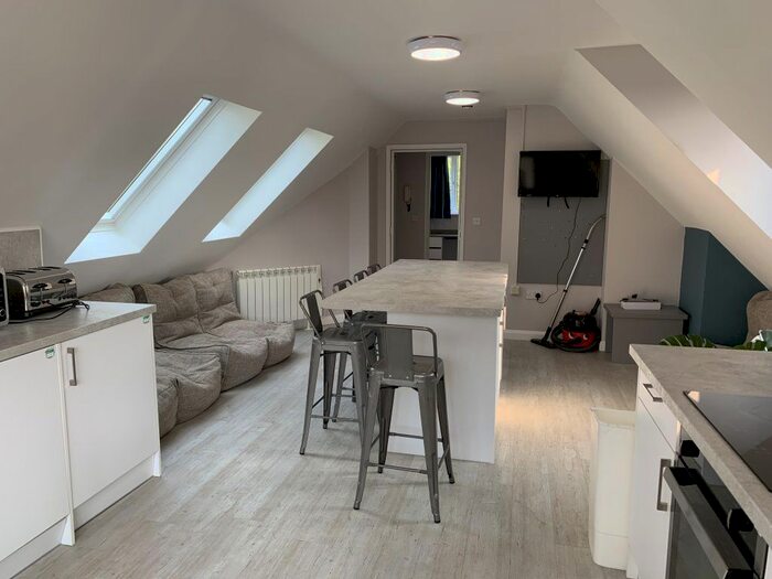 5 Bedroom Flat To Rent In College Road, Canterbury, CT1