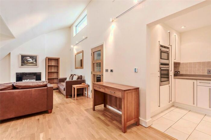 2 Bedroom Apartment To Rent In Breeches End, Cumnor Hill, OX2