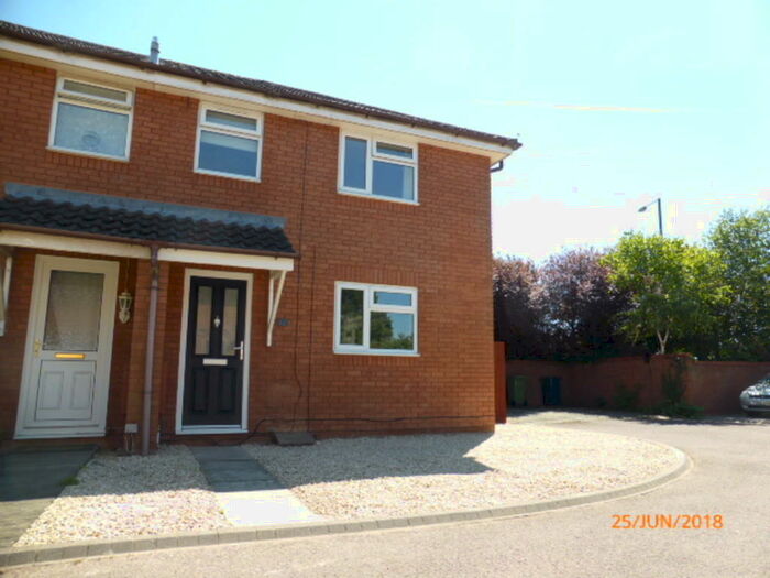 3 Bedroom End Of Terrace House To Rent In Chantry Gate, GL52