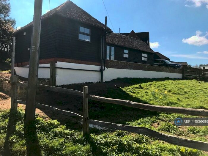 2 Bedroom Detached House To Rent In Lake Farm, Bletchingley, Redhill, RH1