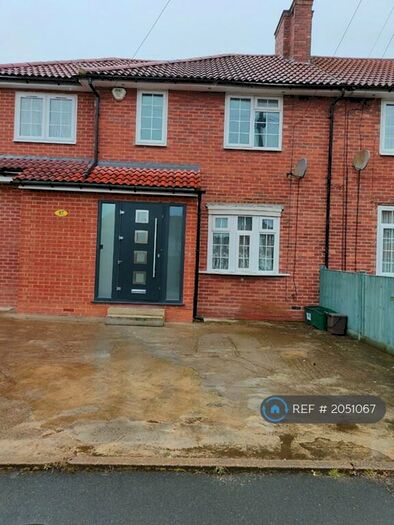 3 Bedroom Terraced House To Rent In Waltham Road, Great London, SM5