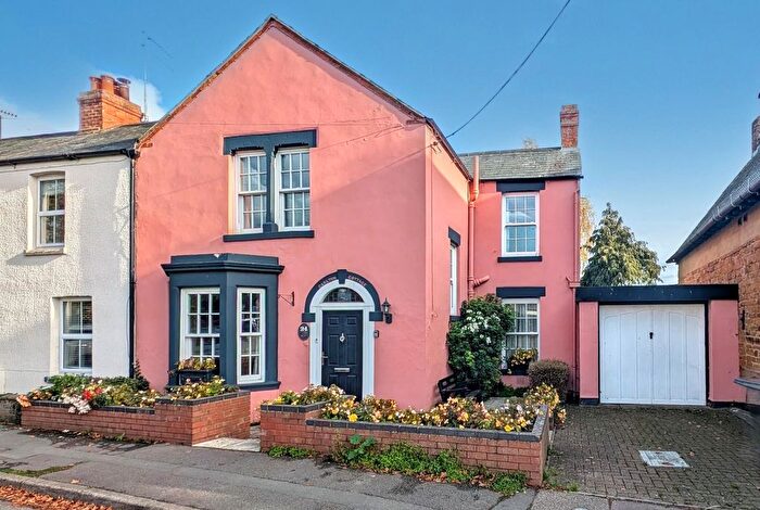 3 Bedroom Cottage For Sale In Upper High Street, Harpole, Northampton, NN7