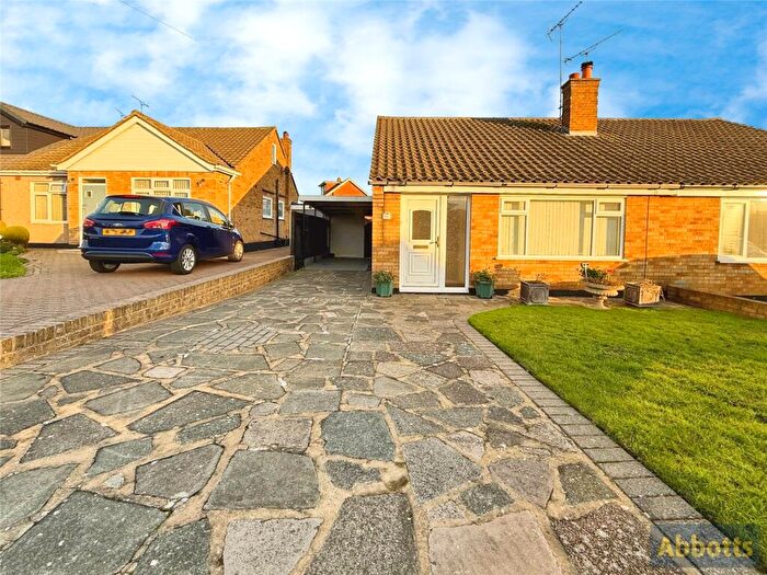 2 Bedroom Bungalow For Sale In Farm Way, Benfleet, Essex, SS7