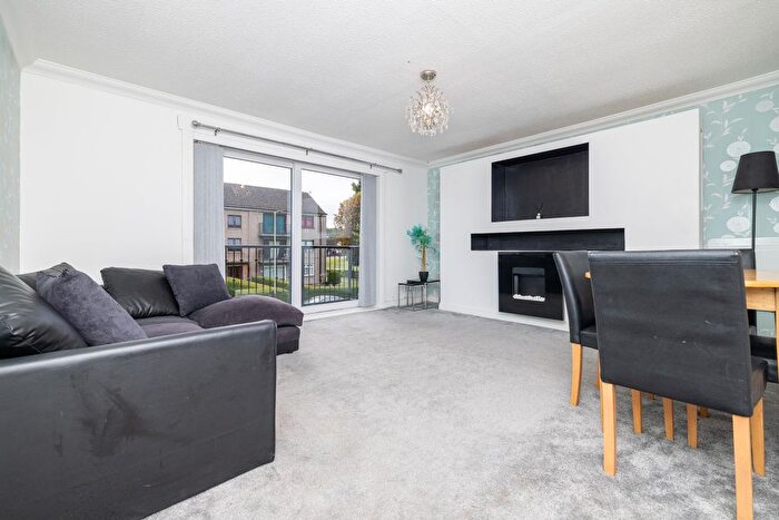 2 Bedroom Flat To Rent In Denhead Crescent, Dundee, DD2