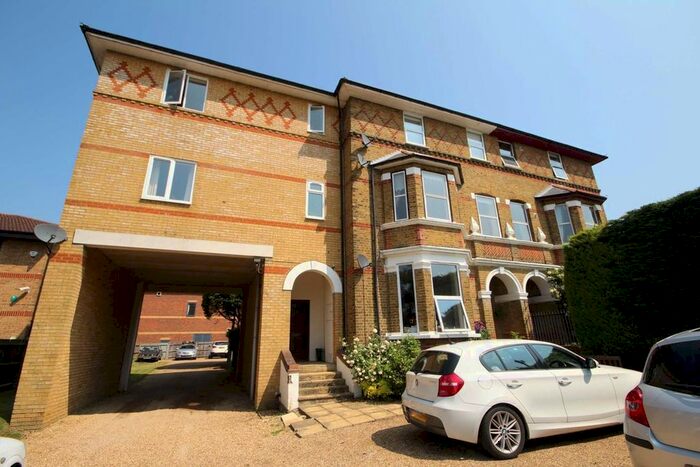 1 Bedroom Flat To Rent In Oldfield Road, Hampton TW12