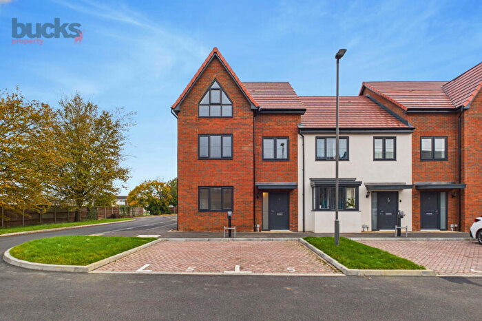 3 Bedroom Semi Detached House For Sale In Francis Avenue. Aylesbury., HP21