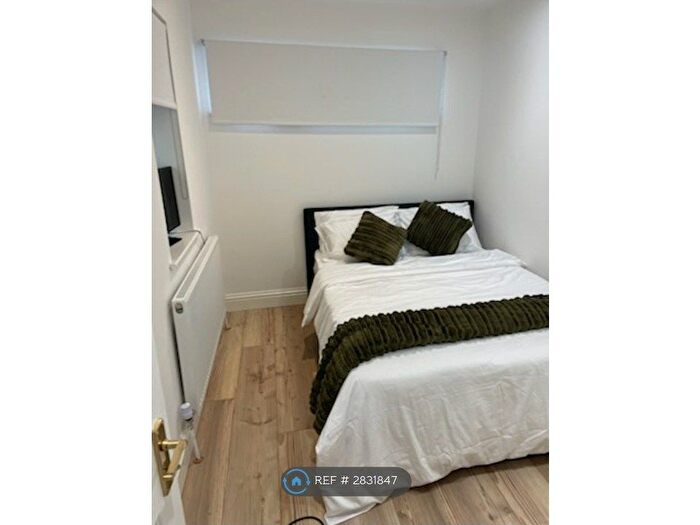 Studio To Rent In Elmhurst Avenue, Mitcham, CR4