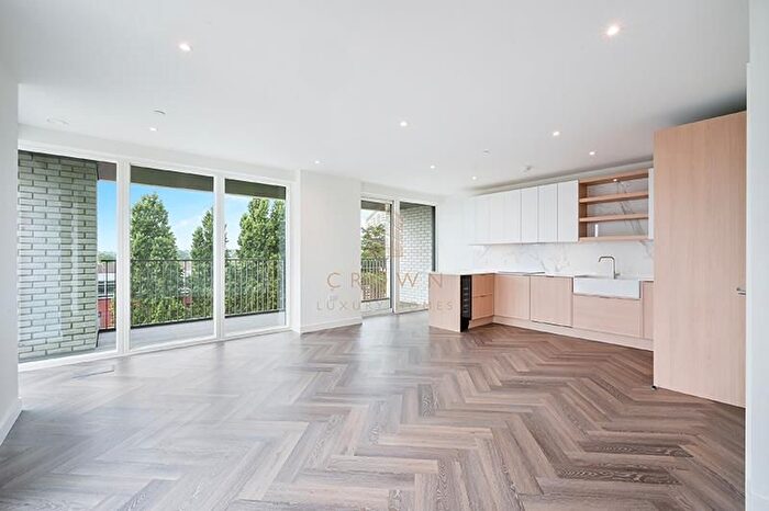 3 Bedroom Flat To Rent In Lindley House, Silkstream, NW9