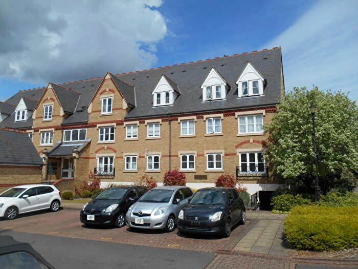 2 Bedroom Flat To Rent In Exeter Close, Watford, WD24