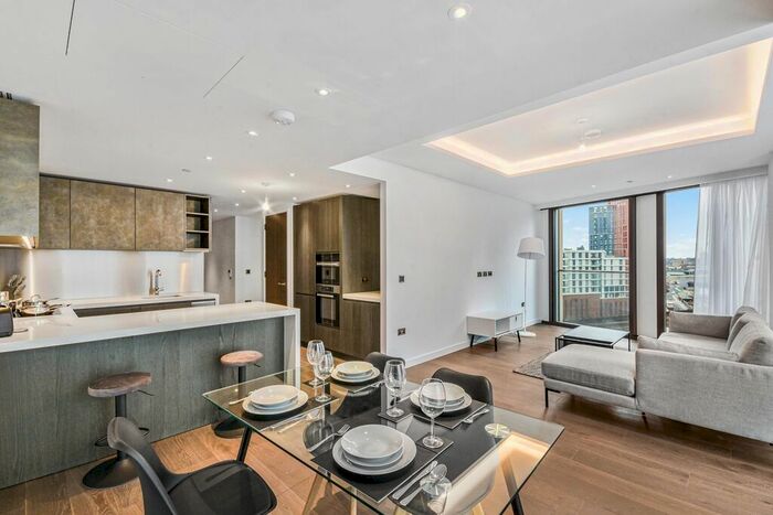 3 Bedroom Flat To Rent In Carnation Way, London, SW8