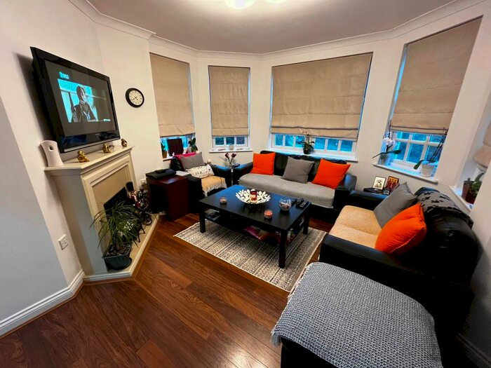 2 Bedroom Flat To Rent In Donovan Place, London, N21