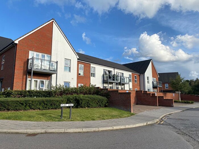 2 Bedroom Flat To Rent In Pondtail Avenue, Faygate, Horsham, RH12