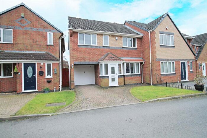 4 Bedroom Semi-Detached House To Rent In Richards Close, Audenshaw, Manchester, M34