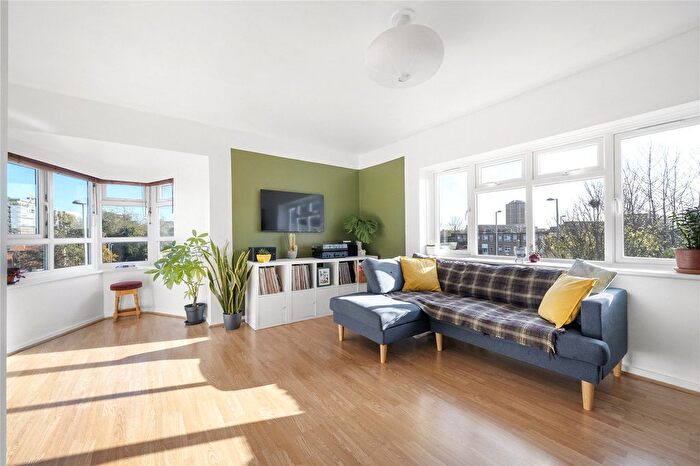 2 Bedroom Maisonette For Sale In The Drive, Walthamstow, London, E17