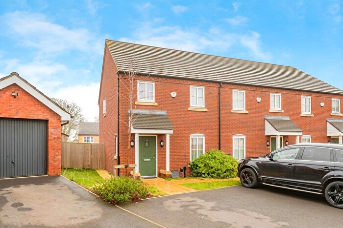 3 Bedroom End Of Terrace House For Sale In Cinder Close, Kettering, NN16