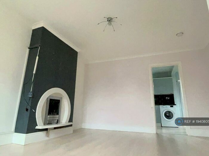 2 Bedroom End Of Terrace House To Rent In Bamber Croft, Westhoughton, Bolton, BL5