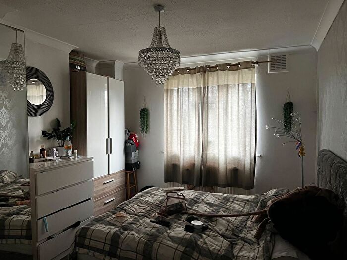 4 Bedroom Flat To Rent In Lonsdale Avenue, London, E6