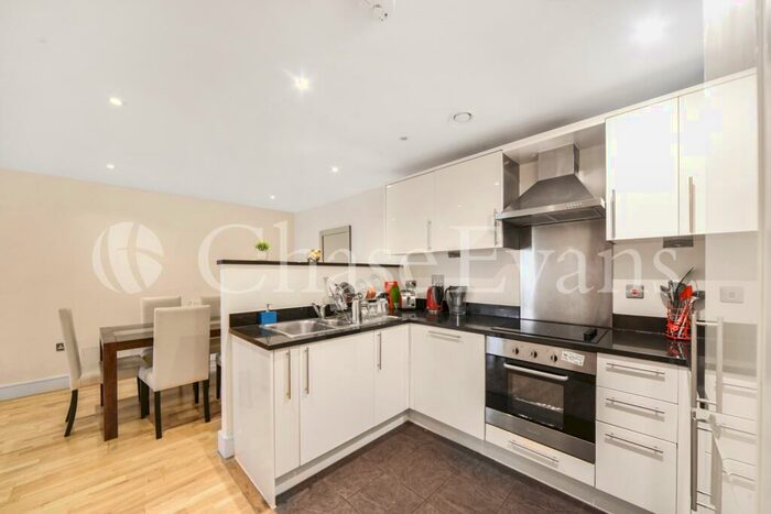3 Bedroom Flat To Rent In Indescon Square, Canary Wharf, London, E14