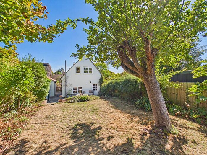 2 Bedroom Cottage For Sale In High Street, Haddenham, HP17