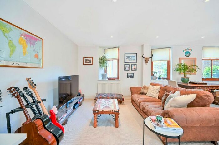 1 Bedroom Flat To Rent In Lower Square, Old Isleworth, Isleworth, TW7