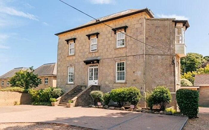 3 Bedroom Flat To Rent In Stonebowe, Rectory Road, PO38