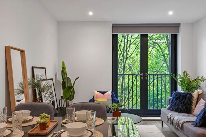 2 Bedroom Flat To Rent In Castle Park View, Castle Street, Bristol, BS2