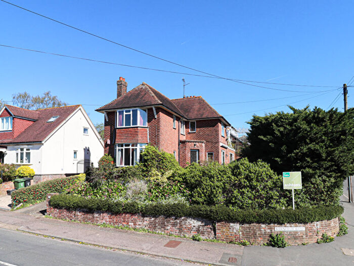 3 Bedroom Detached House For Sale In Barnfield Road, Harpenden, AL5