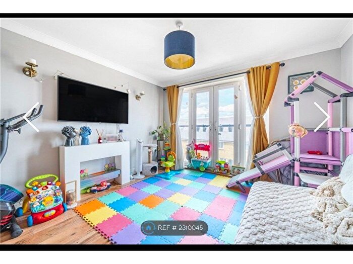 2 Bedroom Flat To Rent In Griffin Court, Northfleet, Gravesend, DA11