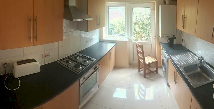 5 Bedroom Semi-Detached House To Rent In Edgeworth Drive, Bed, Fallowfield, Manchester, M14