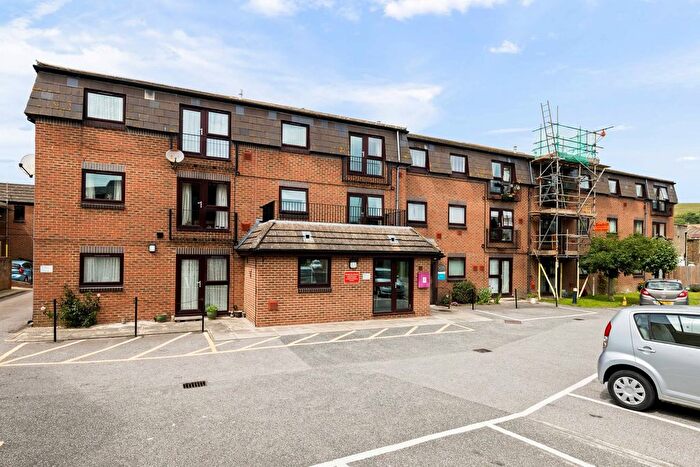 1 Bedroom Flat For Sale In Coombe Valley Road, Dover, CT17