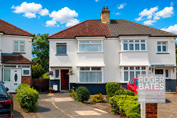 3 Bedroom Semi Detached House For Sale In Hayburn Way, Hornchurch, RM12