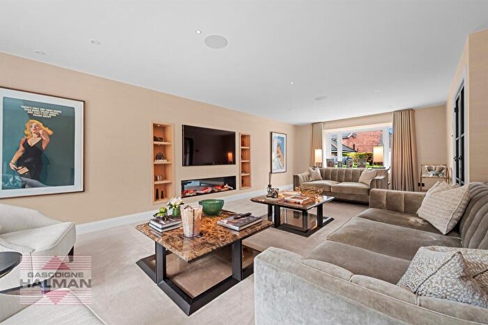 3 Bedroom Detached House For Sale In York Crescent, Wilmslow, SK9