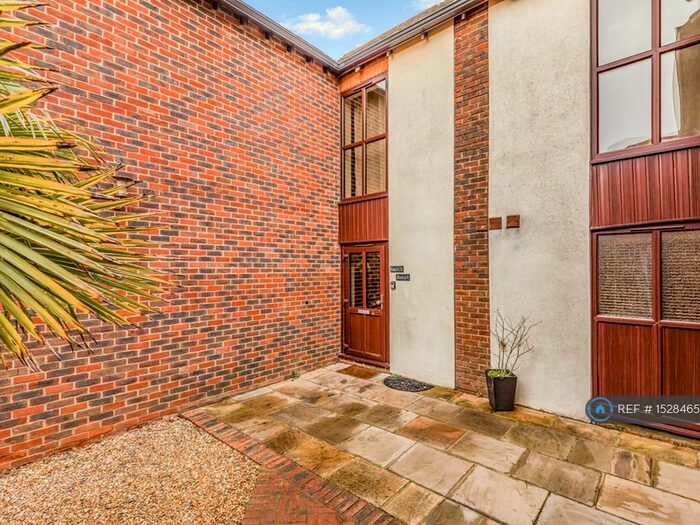 2 Bedroom Flat To Rent In Main Road, Fishbourne, Chichester, PO18