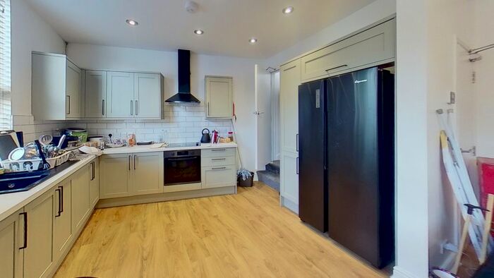 4 Bedroom End Of Terrace House To Rent In Bankfield Terrace, Burley, Leeds, LS4