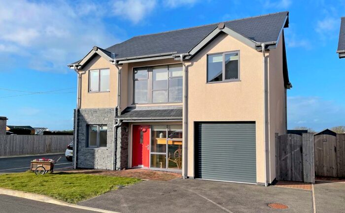 4 Bedroom Detached House For Sale In Ger Y Llan, Llandwrog, Caernarfon, Gwynedd, LL54