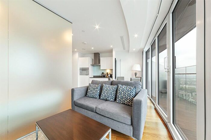Apartment To Rent In Crossharbour Plaza, London, E14