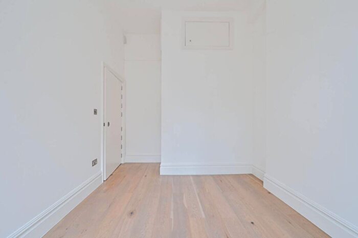 2 Bedroom Flat To Rent In Regents Park Road, Primrose Hill, London, NW1