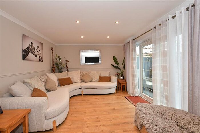 3 Bedroom Terraced House For Sale In Barrie Pavement, Wickford, Essex, SS12