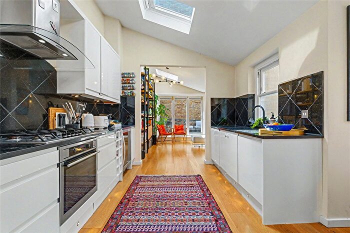 2 Bedroom Flat For Sale In Northcote Road, SW11