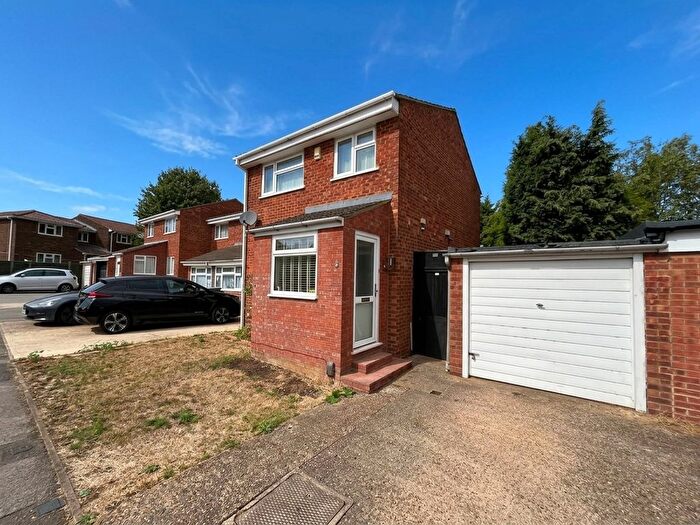 3 Bedroom End Of Terrace House For Sale In Dunsmore Road, Luton, Bedfordshire, LU1