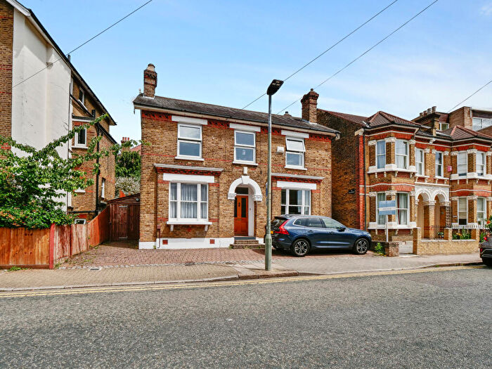 4 Bedroom Detached House To Rent In Ravensbourne Road, Bromley, BR1