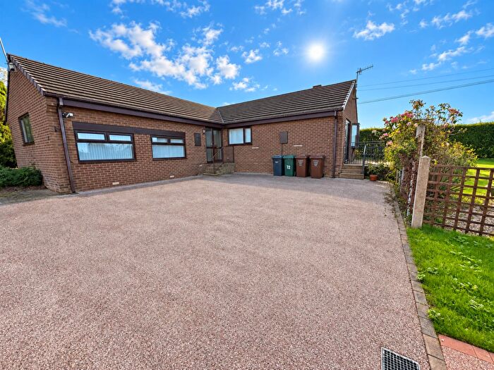 3 Bedroom Semi-Detached Bungalow For Sale In Buckingham Crescent, Clayton, Bradford, BD14