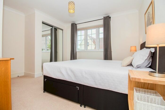 2 Bedroom Flat To Rent In Lark Hill, Oxford, OX2